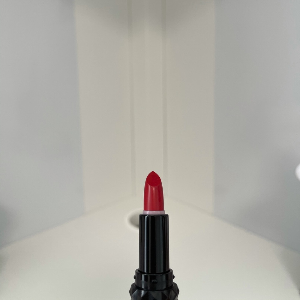 Kat Von D mini Studded Kiss créme Lipstick Underage Red - Picture 5 of 6